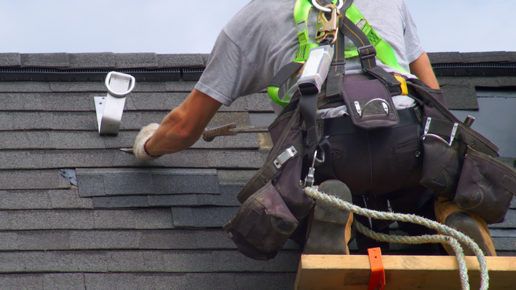 The Challenges of Roof Maintenance for Tavares Businesses
